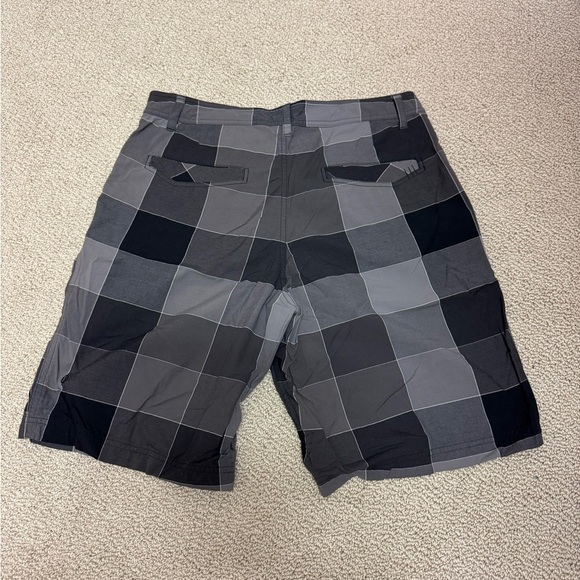 LULULEMON SIZE 34 Men's Gray and Black Checkered Shorts - Picture 2 of 5